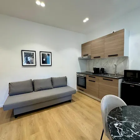 Scala 37 Interno 1, Trastevere,