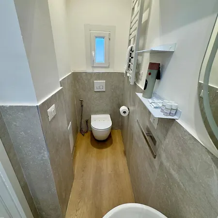 Scala 37 Interno 1, Trastevere,